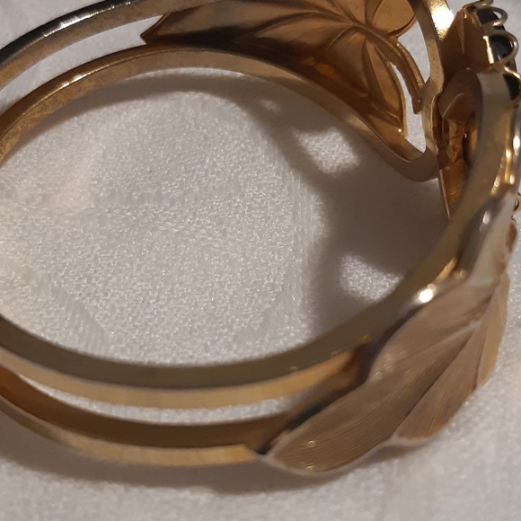 Vintage Gold Tone, Rainbow Abalone Bracelet With Leaf Pattern - Picture 13 of 14